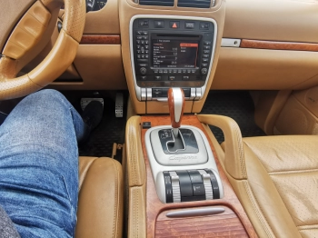 Car image 10