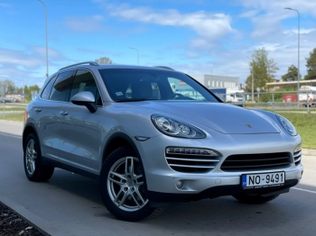 Car image 15