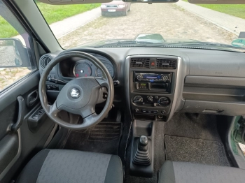 Car image 11