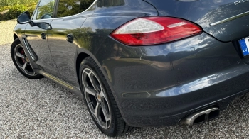 Car image 26