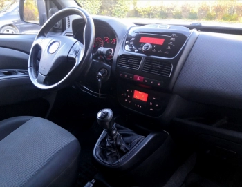 Car image 13