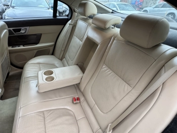 Car image 27