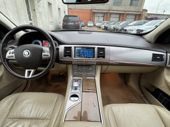 Car image 30