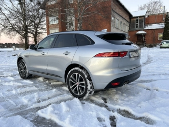Car image 32