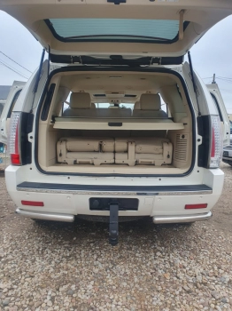 Car image 40