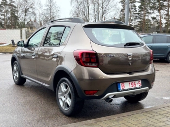 Car image 13