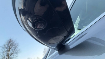 Car image 32