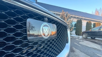 Car image 27
