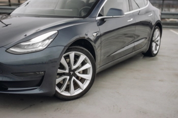 Car image 9