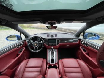 Car image 26
