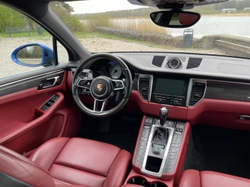 Car image 27