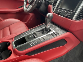 Car image 30