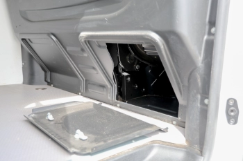 Car image 27