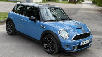 Car image 13