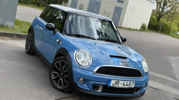 Car image 18