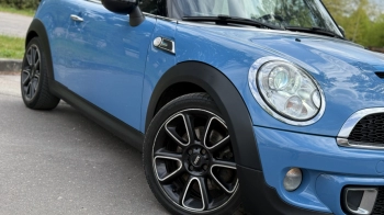 Car image 16