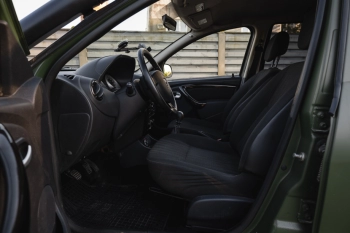 Car image 10