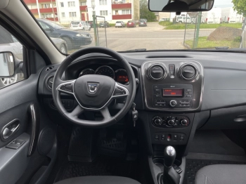 Car image 25