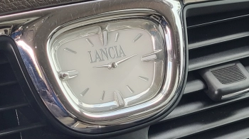 Car image 40