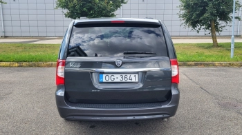 Car image 32