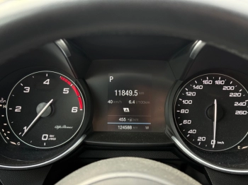 Car image 25