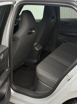Car image 23
