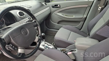 Car image 18