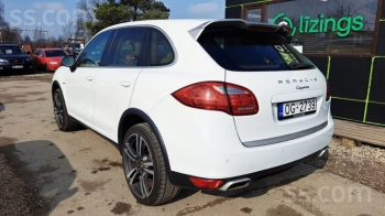 Car image 30