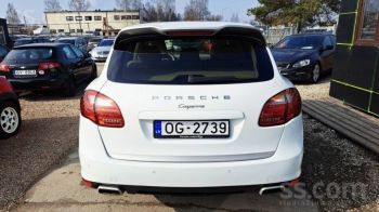 Car image 28