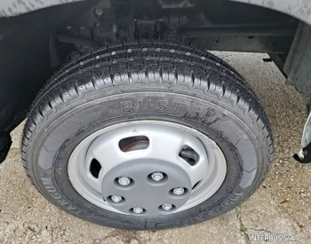 Car image 30