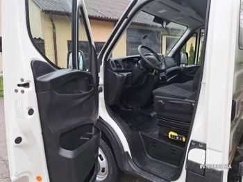 Car image 35