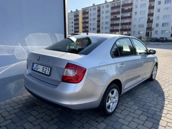 Car image 10