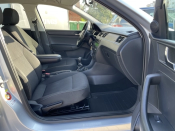 Car image 30