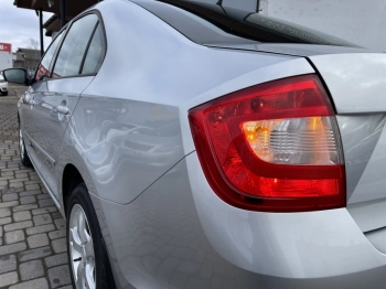 Car image 25