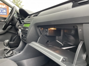Car image 75