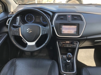 Car image 10