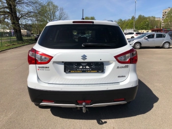 Car image 8