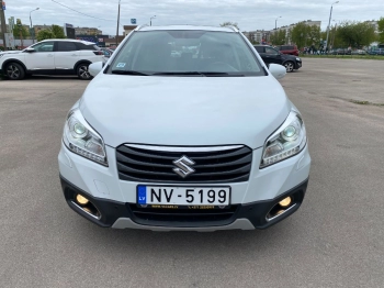 Car image 5