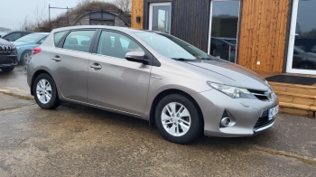 Toyota Auris 1.8Hibrīds (benzīns/elektro) 2014